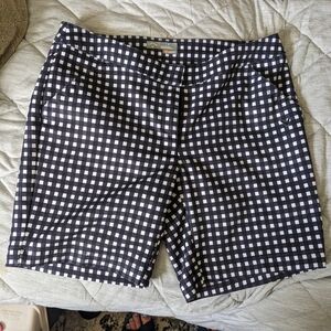 Callaway shorts size 4 navy blue and white.